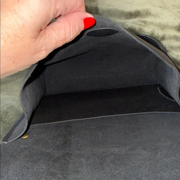 Hawkeye Black Leather Crossbody Bag - Picture 3 of 4